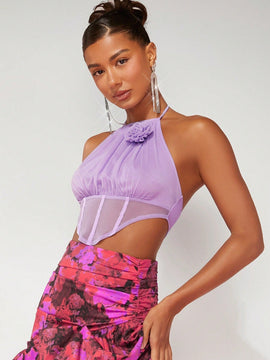 Top halter de malla con aplique floral