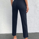 Pantalones cortos de color solido de ajuste delgado con bolsillos diagonales