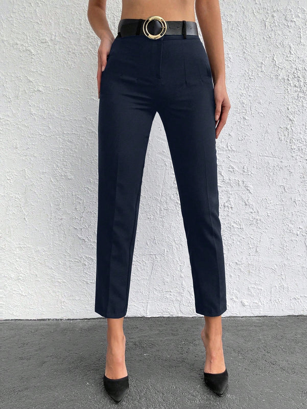 Pantalones cortos de color solido de ajuste delgado con bolsillos diagonales