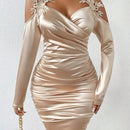 Vestido ajustado con diseno aplique de hombros descubiertos fruncido lateral de saten