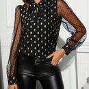Clasi Blusa con estampado de lunares dorados de malla en contraste de cuello con cordon
