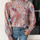 VCAY Blusa con cuello simulado y ribete de volantes con estampado de cachemira