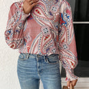 VCAY Blusa con cuello simulado y ribete de volantes con estampado de cachemira