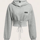 Ezwear capucha crop con slogan con parche con cordon delantero de hombros caidos