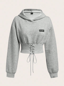Ezwear capucha crop con slogan con parche con cordon delantero de hombros caidos