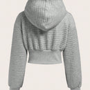 Ezwear capucha crop con slogan con parche con cordon delantero de hombros caidos