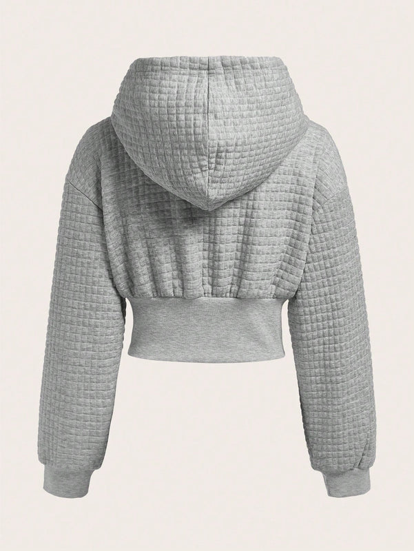 Ezwear capucha crop con slogan con parche con cordon delantero de hombros caidos