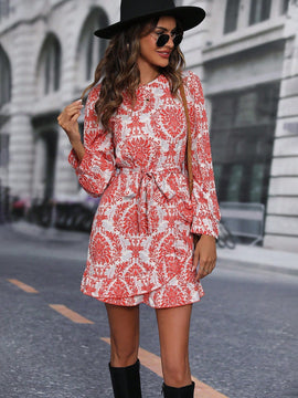 Vestido con cinturon con estampado de manga farol