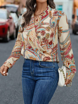 EMERY ROSE Blusa cruzada con estampado de paisley de cuello cruzado