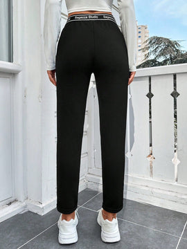Pantalones ajustados unicolor de cintura con estampado de letra
