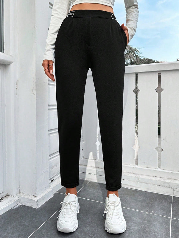 Pantalones ajustados unicolor de cintura con estampado de letra