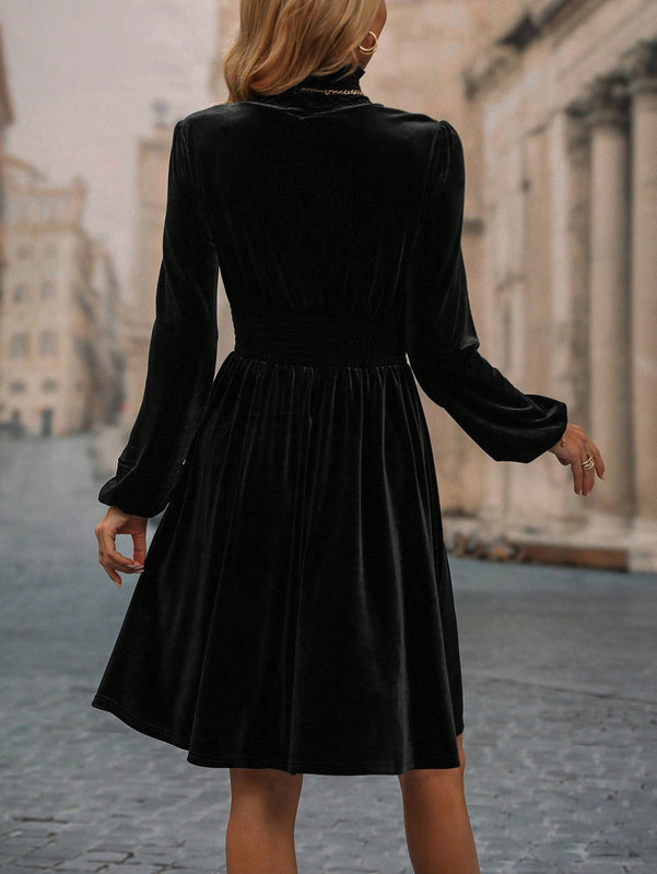 Vestido de cuello cisne de manga farol de terciopelo