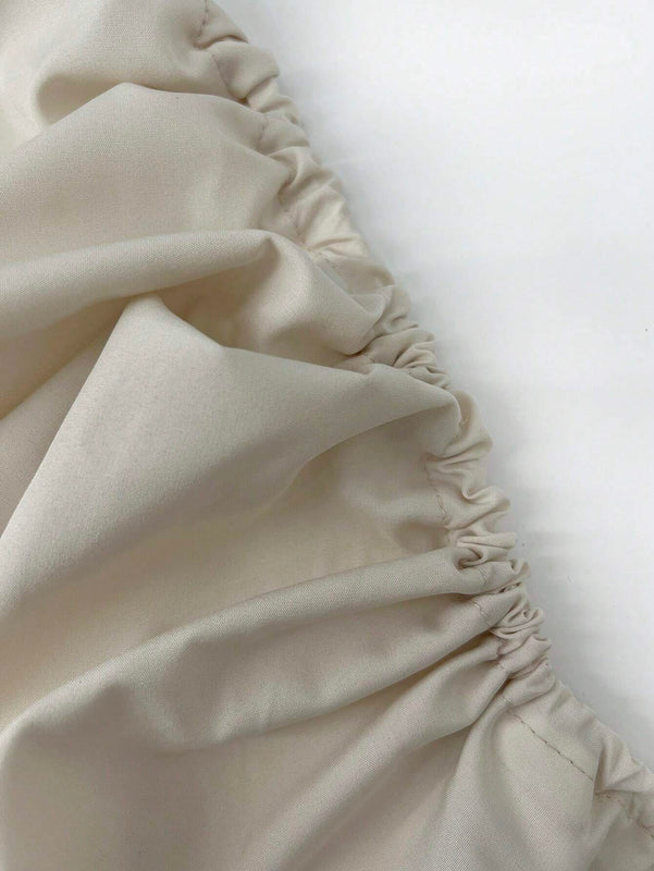 Top halter fruncido de saten de espalda abierta con cordon