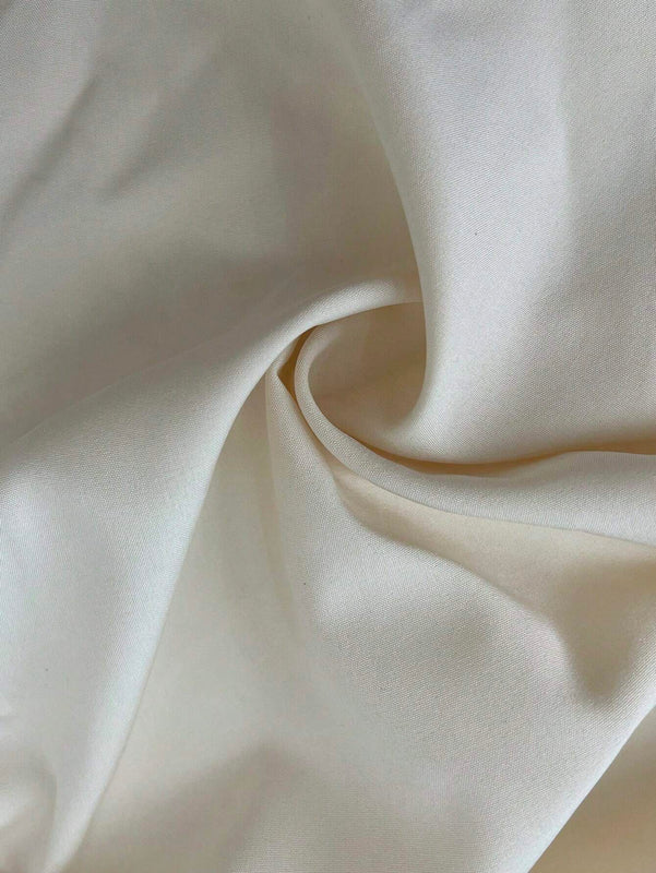 Top halter fruncido de saten de espalda abierta con cordon