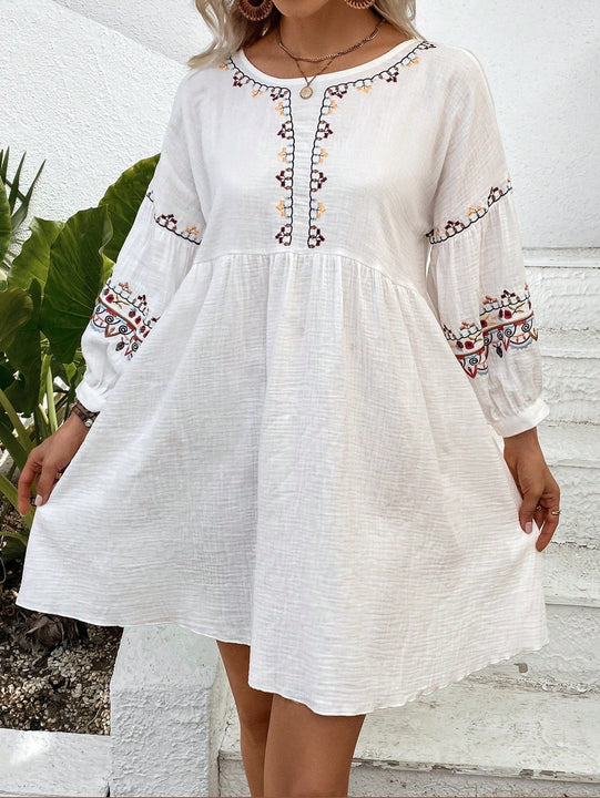 Vestido smock con bordado floral de manga farol