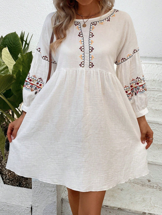 Vestido smock con bordado floral de manga farol