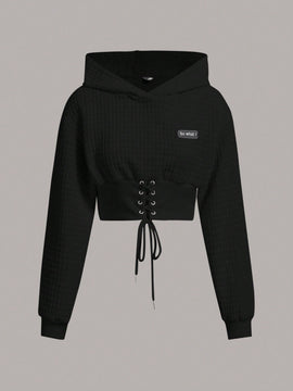 Ezwear capucha crop con slogan con parche con cordon delantero de hombros caidos
