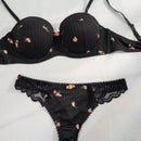 Set de lenceria con estampado floral ribete en forma de lechuga con aro