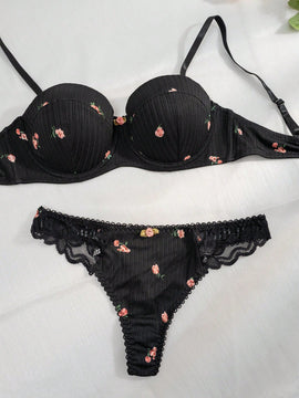 Set de lenceria con estampado floral ribete en forma de lechuga con aro