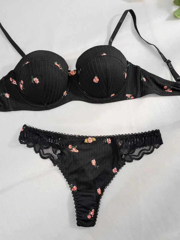 Set de lenceria con estampado floral ribete en forma de lechuga con aro
