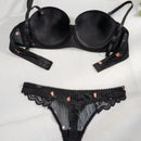 Set de lenceria con estampado floral ribete en forma de lechuga con aro