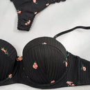 Set de lenceria con estampado floral ribete en forma de lechuga con aro