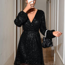 Vestido de mujer con mangas farol brillantes