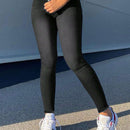 Pantalones ajustados con mosca de boton