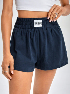 Shorts de pierna ancha con diseno de parche de letra