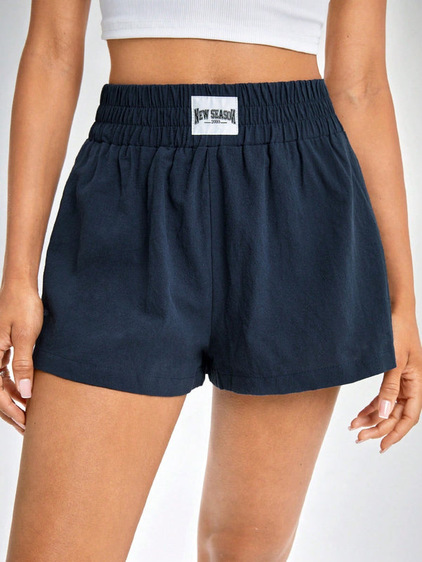 Shorts de pierna ancha con diseno de parche de letra