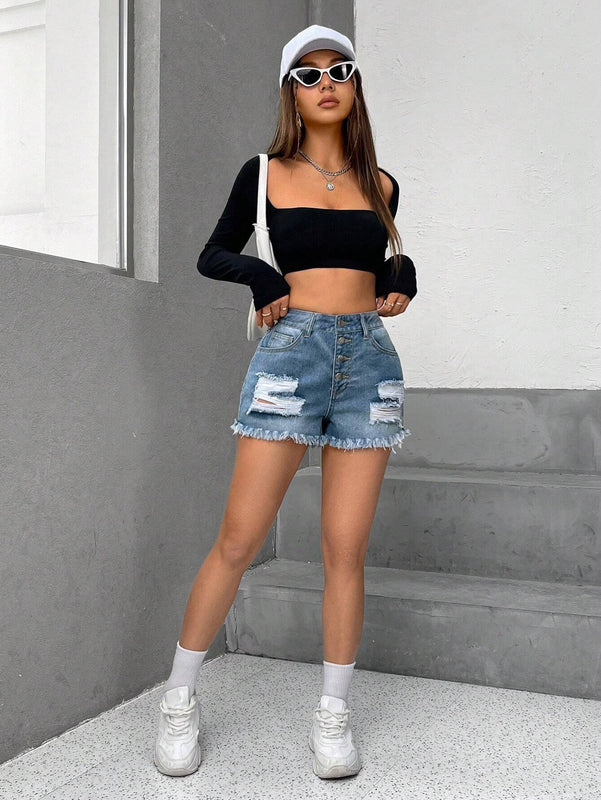 Shorts mezclilla desgarro bajo crudo con boton