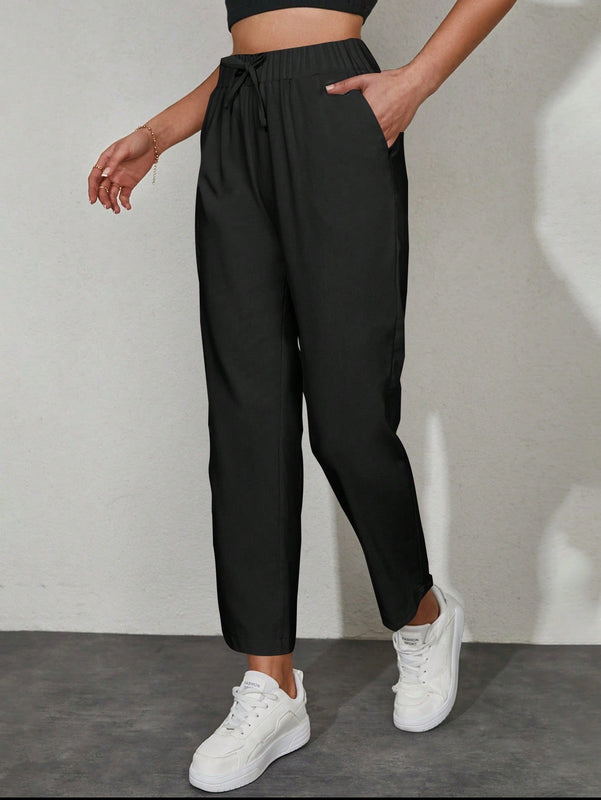 Pantalones unicolor con bolsillo oblicuo de cintura con cordon