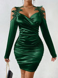 Vestido ajustado con diseno aplique de hombros descubiertos fruncido lateral de saten