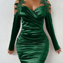 Vestido ajustado con diseno aplique de hombros descubiertos fruncido lateral de saten