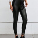 Pantalones ajustados unicolor cortado laser cuero PU