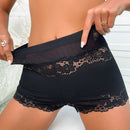 Shorts bermuda con encaje con retazo tejido de canale