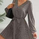 Frenchy Vestido con estampado de manga farol con cinturon bajo fruncido