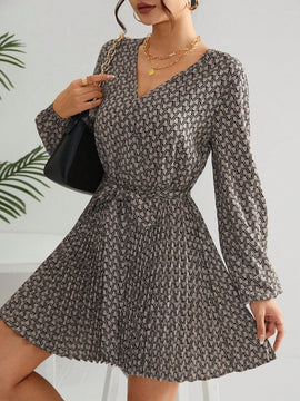 Frenchy Vestido con estampado de manga farol con cinturon bajo fruncido
