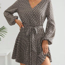 Frenchy Vestido con estampado de manga farol con cinturon bajo fruncido