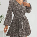 Frenchy Vestido con estampado de manga farol con cinturon bajo fruncido