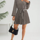 Frenchy Vestido con estampado de manga farol con cinturon bajo fruncido