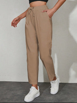 Pantalones unicolor con bolsillo oblicuo de cintura con cordon