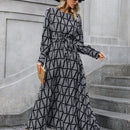 Vestido con cinturon con estampado de pluma de manga farol