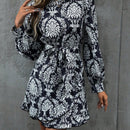 Vestido con cinturon con estampado de manga farol