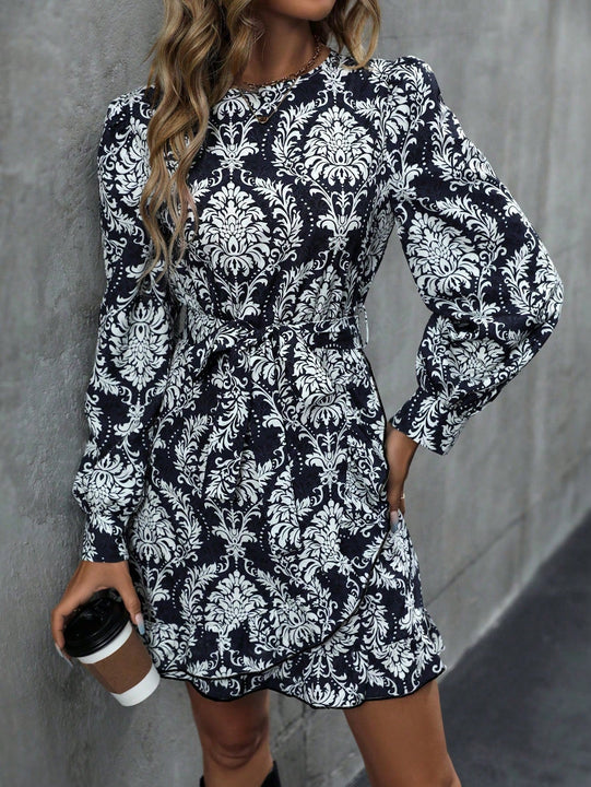 Vestido con cinturon con estampado de manga farol