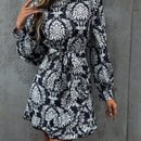 Vestido con cinturon con estampado de manga farol
