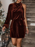 Vestido de cuello asimetrico de manga farol de terciopelo