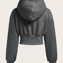 Ezwear capucha crop con slogan con parche con cordon delantero de hombros caidos
