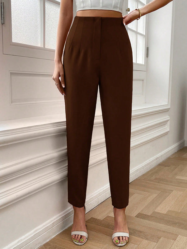 Pantalones solidos con corte conico