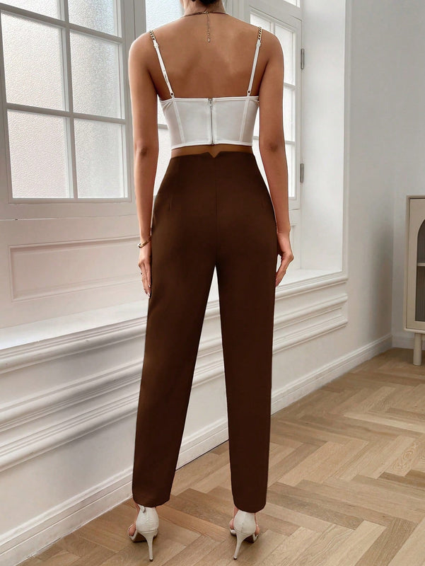 Pantalones solidos con corte conico
